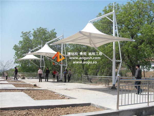 小区公园 遮阳尖顶 悬臂伞